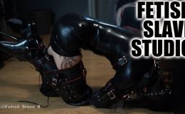 【HD】自ら望んで人間馬と化したエナメルフェチの女