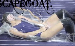 生贄：圧縮されたスク水女